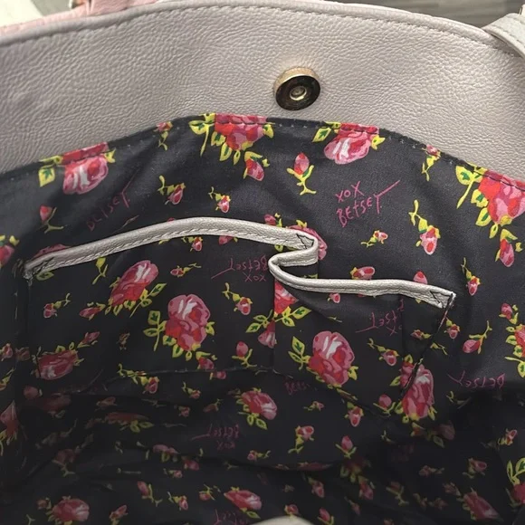 🆑 Betsey Johnson Quilted Puffy Heart Swag Tote. Gray/pink/purple hue Tote Bag - Picture 7 of 17